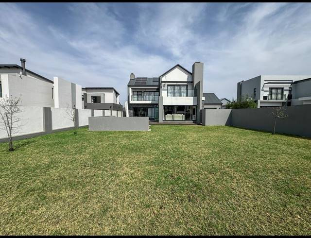 4 BEDROOM HOUSE FOR SALE IN MIDSTREAM HEIGHTS